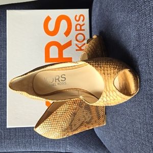 Michael Kors Vail Peep Toe Wedge. Peanut Embossed Leather. Size 7 1/2